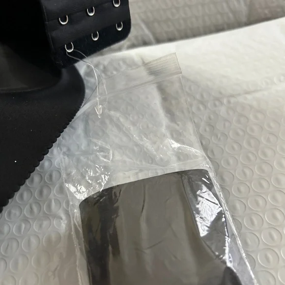 Shein Women’s Medium Strapless Padded Underwire Black Bra with extension see - Picture 6 of 8